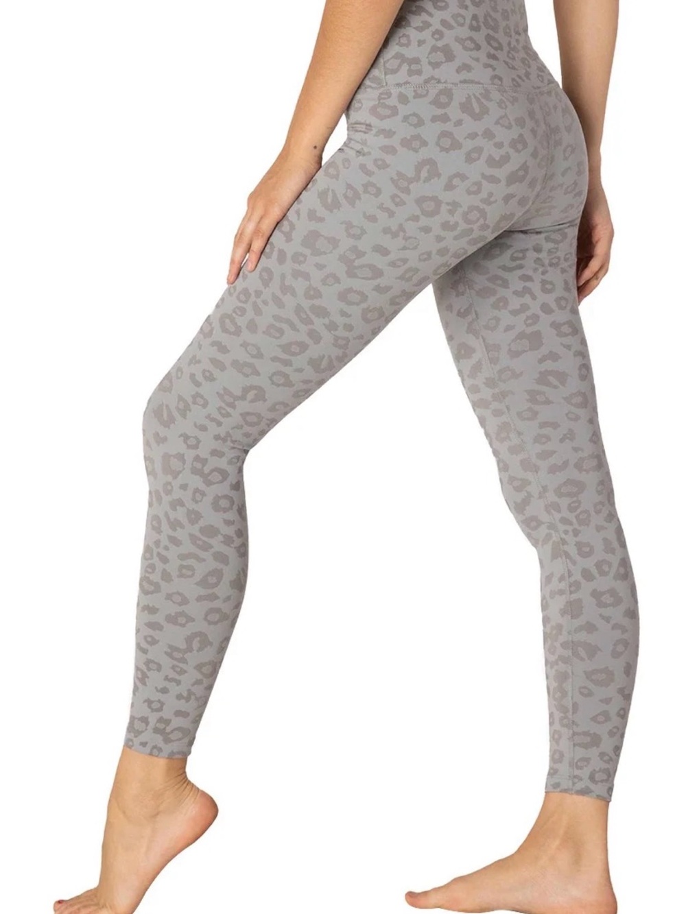 Beyond Yoga Leopard Studio Cropped Yoga Tank Top and High Waisted Legging Set - Picture 4 of 12